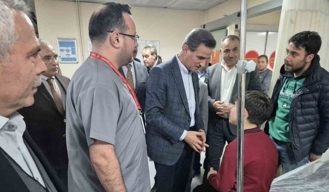 Vali Baruş, zehirlenme şüphesiyle hastaneye kaldırılan öğrencileri ziyaret etti
