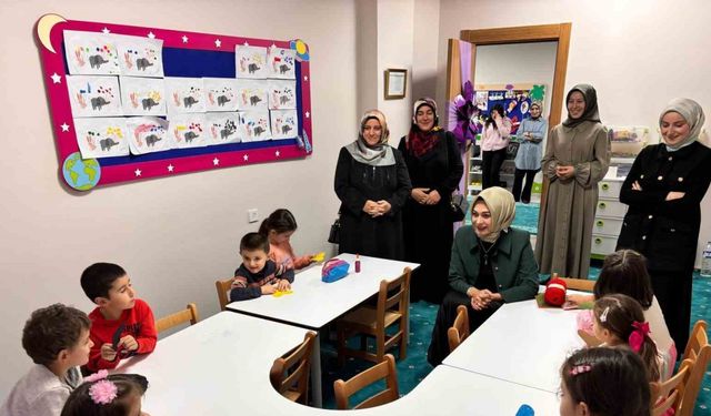 Vali eşi Berna Çiçek Kur’an Kursu’nu ziyaret etti