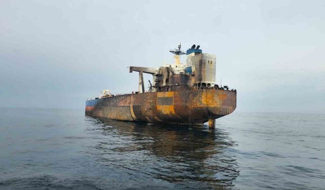 Vurulan tanker KAIROS’ta sızıntı tespit edildi