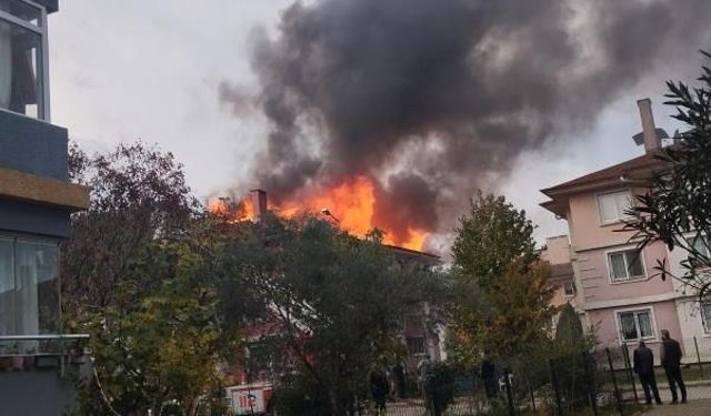 Yalova’da çatı yangını