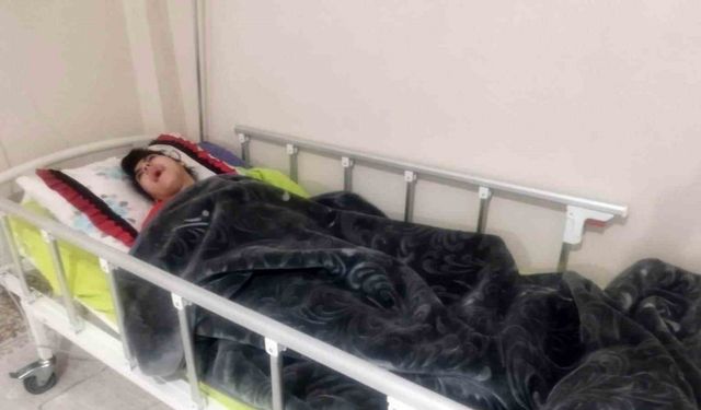 Yatalak hastaya ortopedik yatak desteği