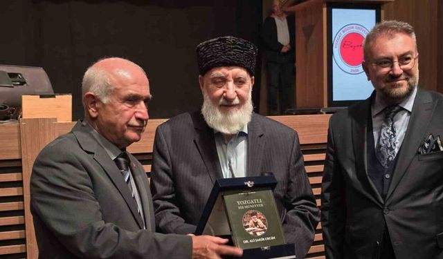 Yozgatlı Dr. Ali Şakir Ergin’e doğumunun 88’nci yılında adına yazılan kitap hediye edildi