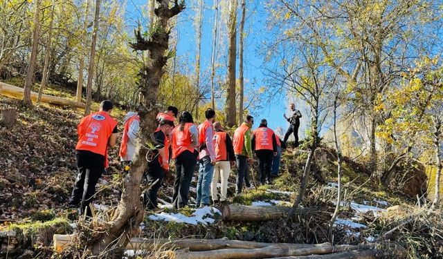 Yüksekova’da erozyonla mücadele için fidan dikme etkinliği
