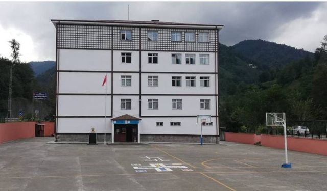 Rize'de 8 okula " Mavi Yeşil Belge" verildi