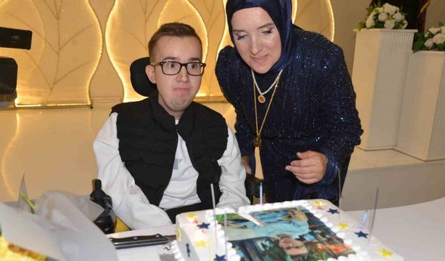 23 yıldır kas hastalığıyla mücadele eden gence düğün gibi doğum günü