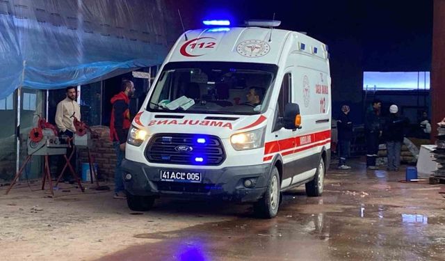 3 metre derinliğindeki boş akvaryuma düşen işçi yaralandı