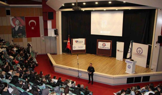 ADÜ’de "Diksiyon ve Topluluk Önünde Konuşma Sanatı" etkinliği gerçekleşti