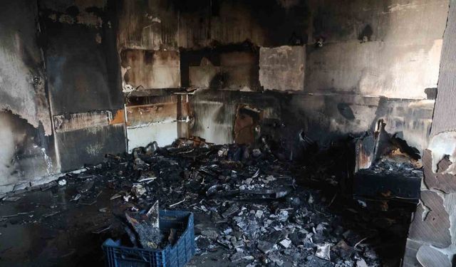 Ailecek gezmeye gitmişlerdi, eve geldiklerinde kullanılacak eşya kalmayan mutfakla karşılaştılar