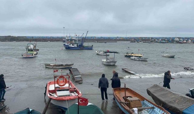 Akçakoca’da fırtına etkili oluyor