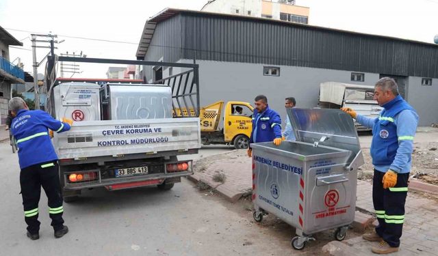 Akdeniz Belediyesi yeni çöp konteynerini mahallelere yerleştiriyor