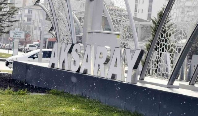 Aksaray merkeze mevsimin ilk karı yağdı