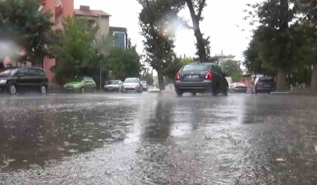 Aksaray’da yağmur etkili oluyor