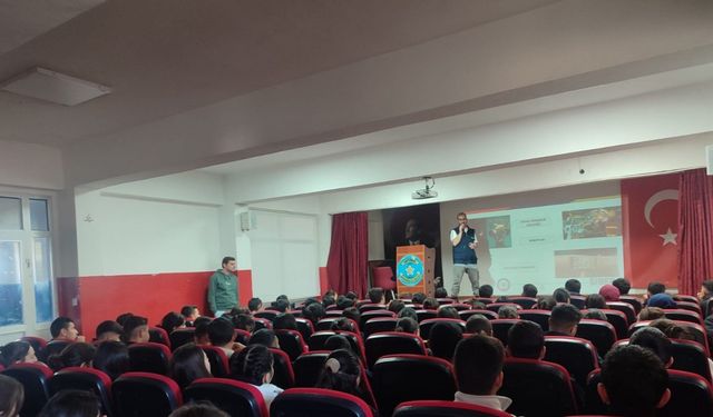 Akyaka 300 öğrenciye siber suçlarla mücadele eğitimi verildi