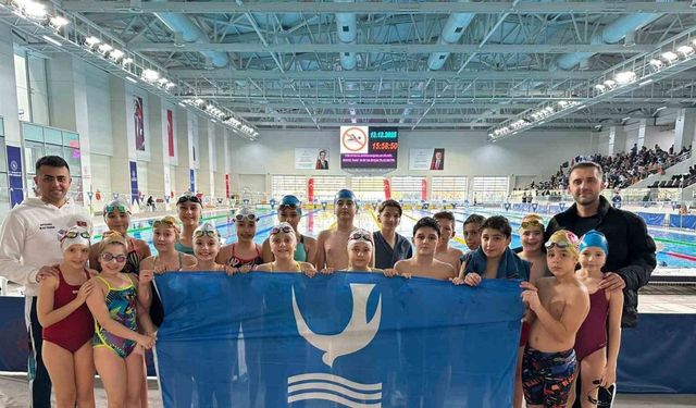 Aliağalı yüzücüler zirveye kulaç attı