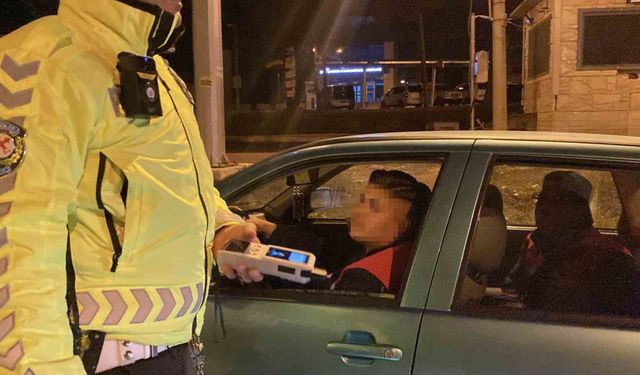 Alkollü otomobil kullanan gencin ehliyetine 6 ay el konuldu