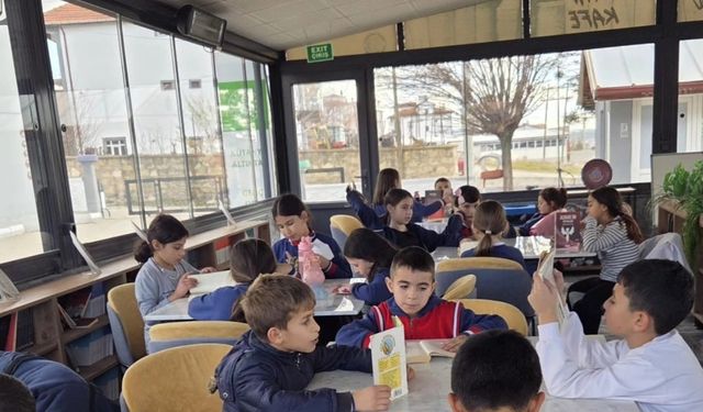 Altıntaş’ta kitap okuma etkinliği