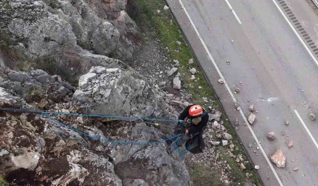 Amasya’da riskli kaya parçaları sökülerek yola düşürüldü, hummalı çalışma dronla görüntülendi
