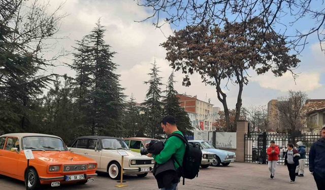 Anadol araçlarının sergilendiği ’Anadol’un Doğuşu Sergisi’ ziyarete açıldı