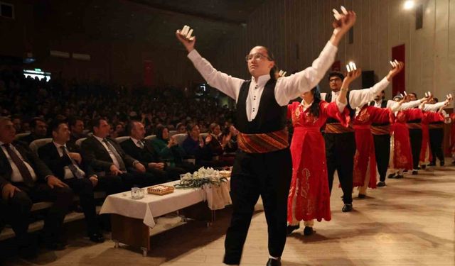 "Annem kanseri ikinci kez yendi" diyen öğrenci salonda dakikalarca alkışlandı