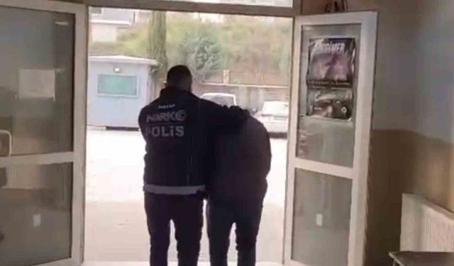 Antakya’da uyuşturucu madde suçundan aranan 2 şahıs yakalandı