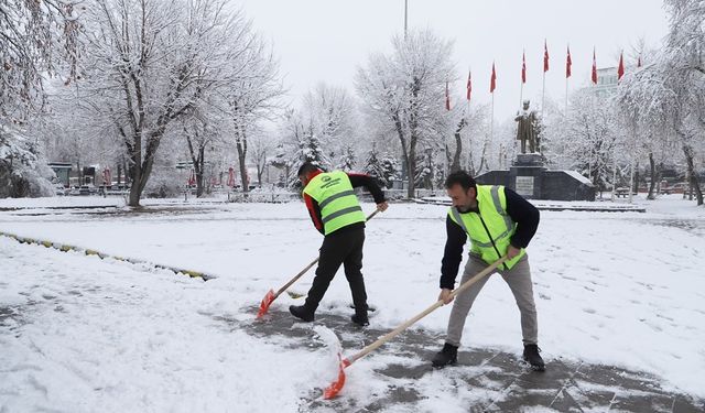 Ardahan’da belediyeden karla mücadele