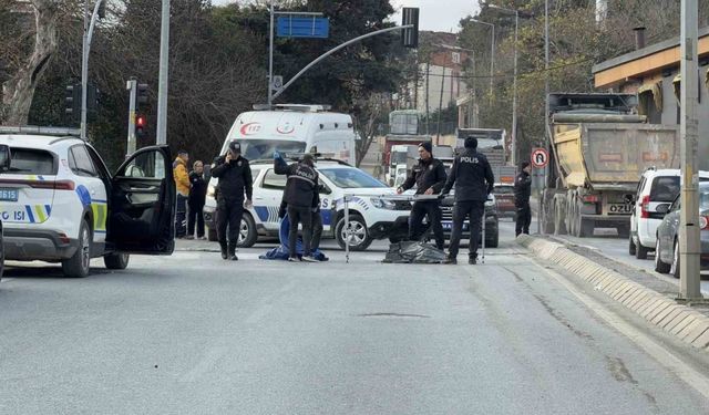 Arnavutköy’de hafriyat kamyonunun çarptığı yaşlı adam olay yerinde hayatını kaybetti