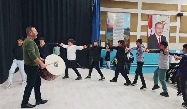 Aşkaleli öğrenciler halk oyunları yarışmasına iddialı hazırlanıyor