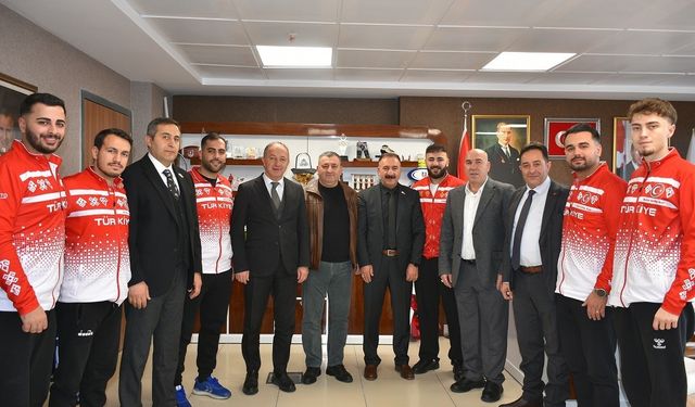 Avrupa üçüncüsü Curling Milli Takımı’ndan Çakmur’a ziyaret