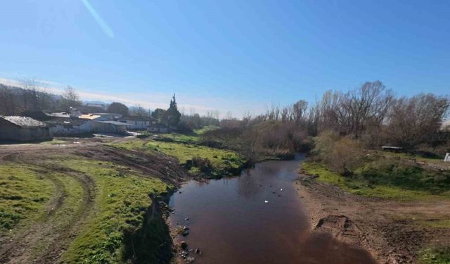 Babaeski’de Şeytan deresinin rengi kahverengiye döndü