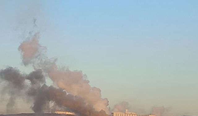 Bacadan çıkan simsiyah duman vatandaşı tedirgin etti