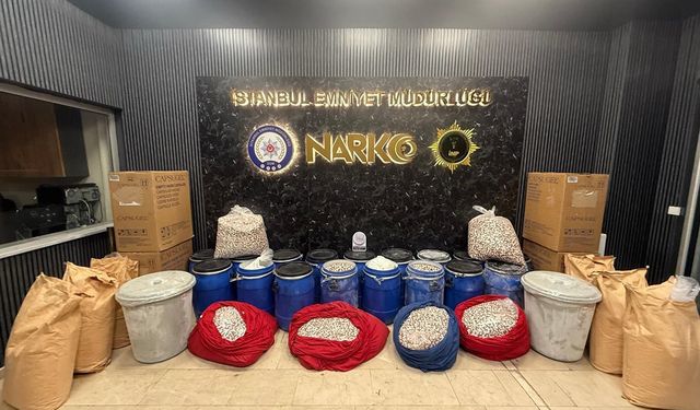 Bakan Yerlikaya: "İstanbul ve İzmir’de gerçekleştirilen uyuşturucu operasyonlarında 6 milyon 958 bin adet uyuşturucu hap ele geçirildi"