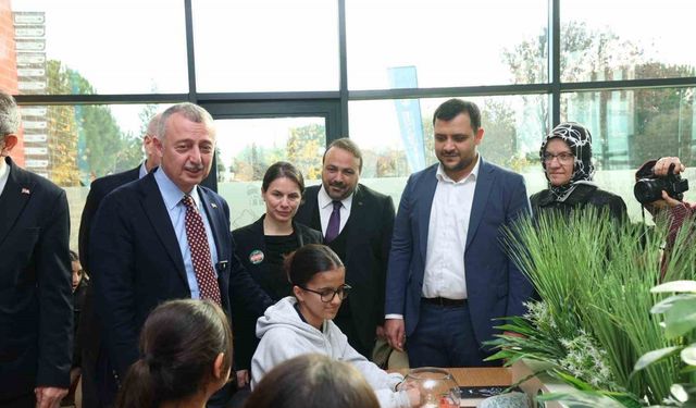 Başkan Büyükakın: "Kütüphanelerde gençlerimizi geleceğe hazırlıyoruz"