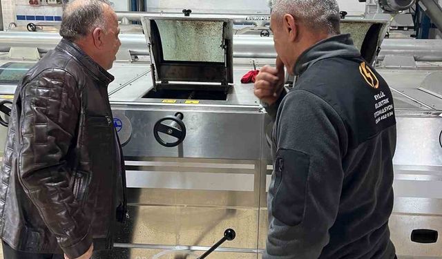 Başkan Özel, zeytin sezonunda üreticilerle yağ sıkım tesisinde buluştu