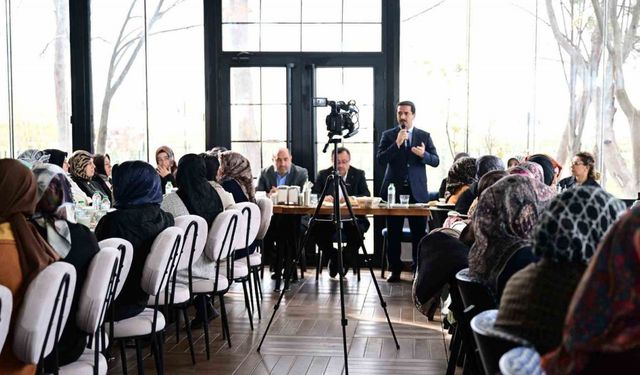 Başkan Taşkın, AK Parti Kadın Kolları Mahalle Başkanları toplantısına katıldı