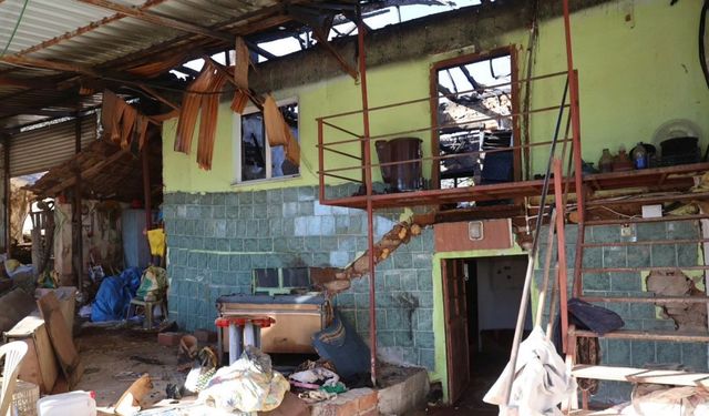 Başkan Tatık evleri yanan aileyi yalnız bırakmadı