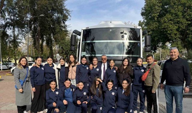 Başkan Topaloğlu’ndan voleybolculara moral desteği