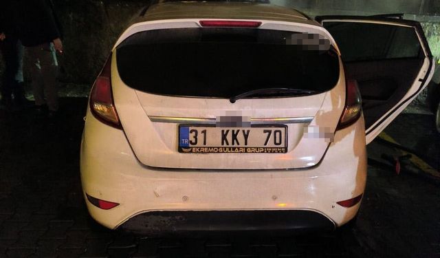 Batman’da park halindeki otomobil yandı