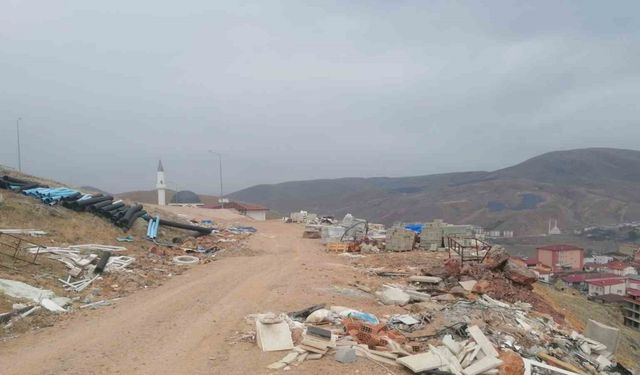 Bayburt Kent Konseyi Şehit Osman Dağı’na dökülen hafriyat için girişimde bulundu