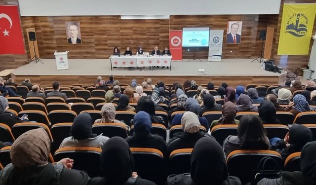 Bayburt’ta insan hakları konulu panel düzenlendi