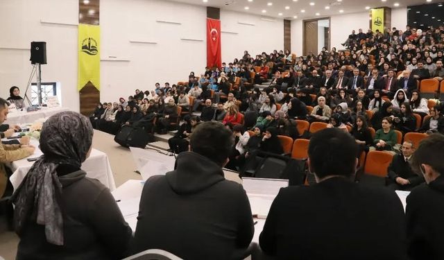 Bayburt’ta ‘Liseler Arası Münazara Yarışması’ düzenlendi