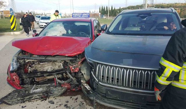 Bilecik’te aday sürücü direksiyon sınavında kaza yaptı: 4 yaralı