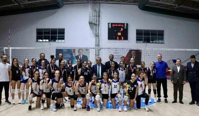 Bilecik’te Yıldız Kızlar Voleybol finali heyecanı