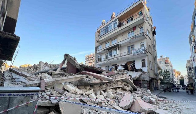 Bina yıkımı sırasında bitişik bina zarar gördü, facia ucuz atlatıldı