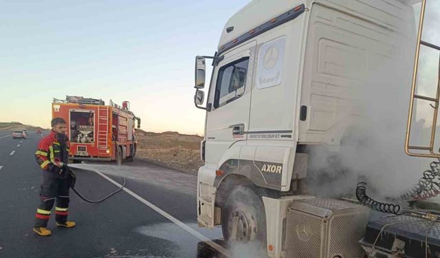 Bingöl’de seyir halindeki tırda yangın paniği: Facia son anda önlendi