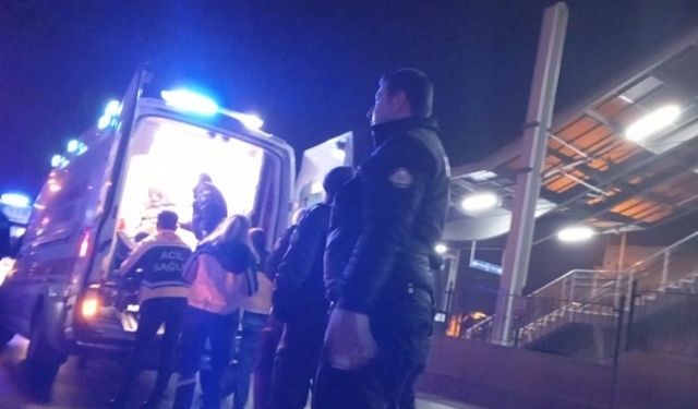 Bursa’da gece saatlerinde eğlence mekanı önünde silahlı kavga: 1’i ağır, 2 yaralı