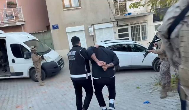 Çeşme’de özel harekat destekli operasyon: 6 ayrı suçtan aranan firari yakalandı