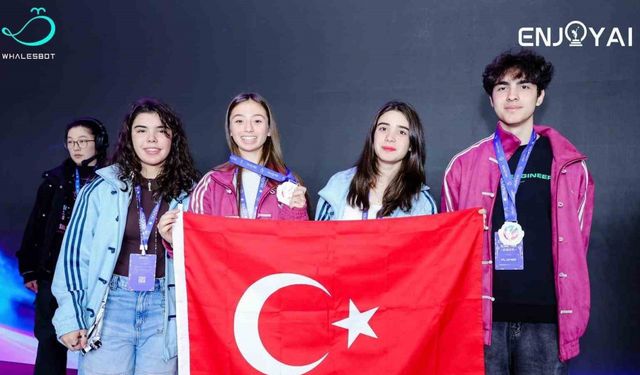 Çin’de yarışan Robotik takımından gümüş madalya