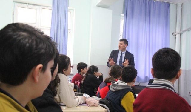 Cizre’de öğrencilere MEBİ’nin eğitimdeki etkisi anlatıldı