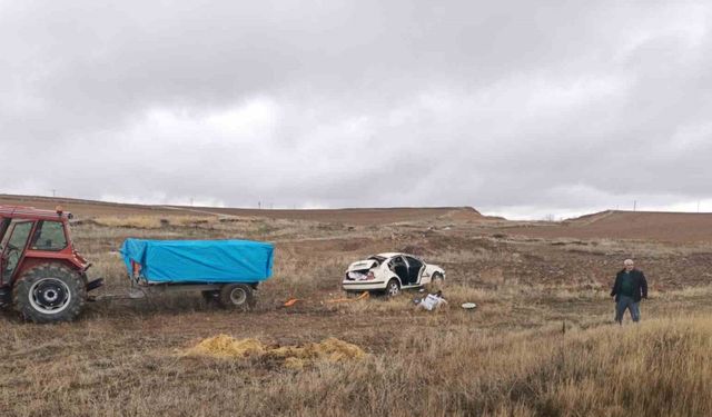 Çorum’da otomobil şarampole yuvarlandı: 2 yaralı