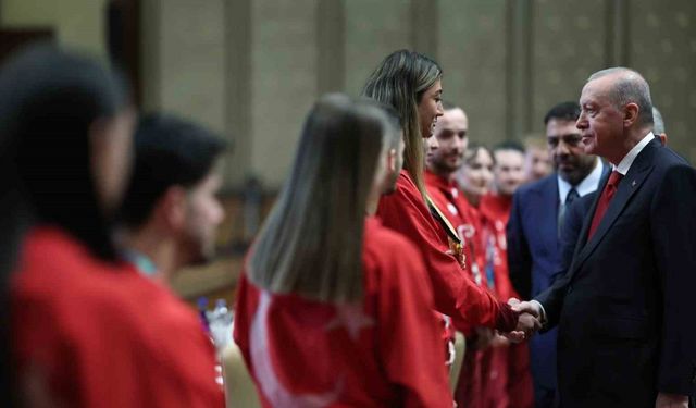Cumhurbaşkanı Erdoğan: "Sporda da Türkiye Yüzyılı hedeflerimize ulaşmak için büyük bir çaba harcıyoruz"